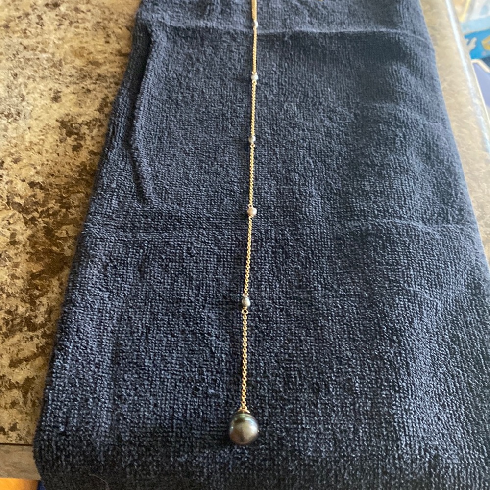 Beautiful Tahitian pearl drop necklace